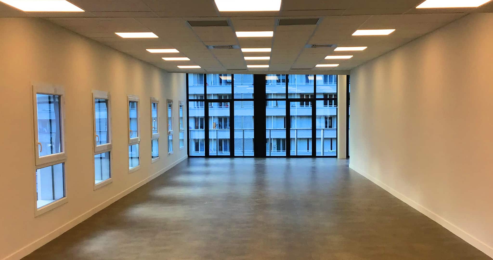 B+M Architecture - Bureaux donnant sur la place de la gare B+M Architecture - Bureaux donnant sur la place de la gare